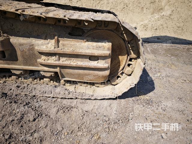 左驅(qū)動輪（行走機構(gòu)）