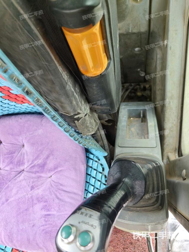 座椅右側(cè)控制臺/鑰匙門/油門/含右手柄(駕駛室部分) 座椅右側(cè)控制臺/鑰匙門/油門/含右手柄(駕駛室部分)