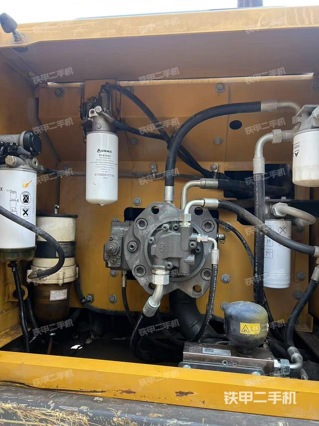 液壓泵艙室正面整體(整機(jī)外觀(guān)) 液壓泵艙室正面整體(整機(jī)外觀(guān))