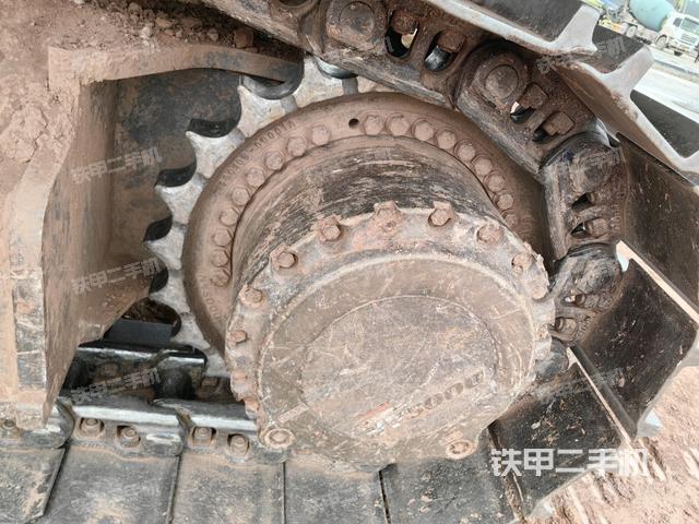 右驅(qū)動輪（行走機構(gòu)）