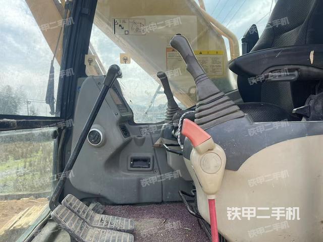 駕駛室整體(整機(jī)外觀) 駕駛室整體(整機(jī)外觀)
