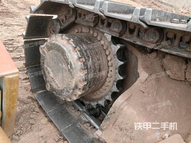 左驅(qū)動輪（行走機構(gòu)）