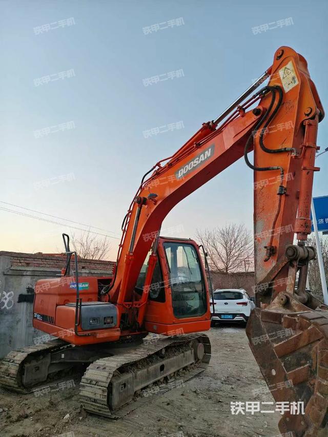 驾驶室顶部（整机外观）