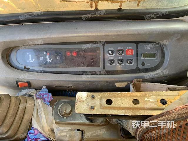 駕駛室整體(整機外觀) 駕駛室整體(整機外觀)