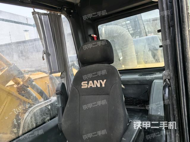 后窗玻璃角標(biāo)（駕駛室部分）