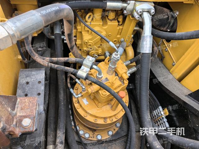 發(fā)動(dòng)機(jī)室（上車(chē)部件）