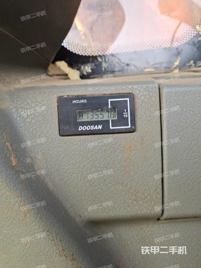 駕駛室整體(整機(jī)外觀) 駕駛室整體(整機(jī)外觀)