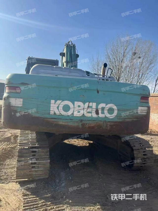 駕駛室頂部(整機外觀) 駕駛室頂部(整機外觀)