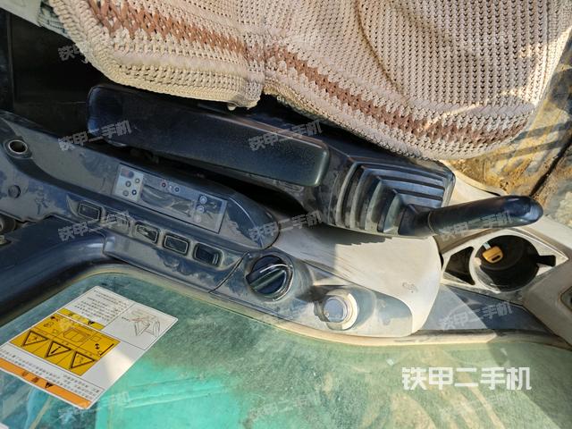 座椅右側(cè)控制臺/鑰匙門/油門/含右手柄（駕駛室部分）