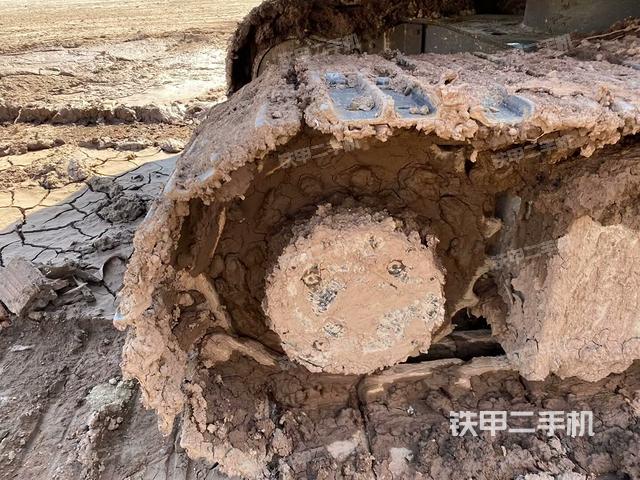 右驱动轮（行走机构）