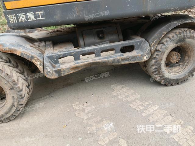 左側(cè)履帶整體?(行走機(jī)構(gòu)) 左側(cè)履帶整體?(行走機(jī)構(gòu))