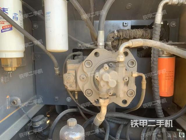 液壓泵艙室正面整體(整機(jī)外觀) 液壓泵艙室正面整體(整機(jī)外觀)