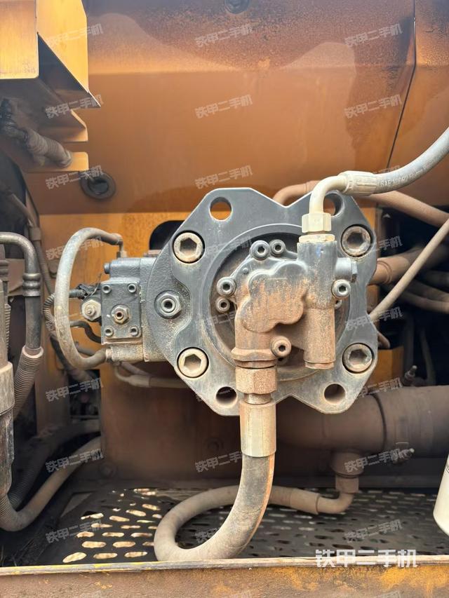 液壓泵艙室正面整體（整機(jī)外觀）