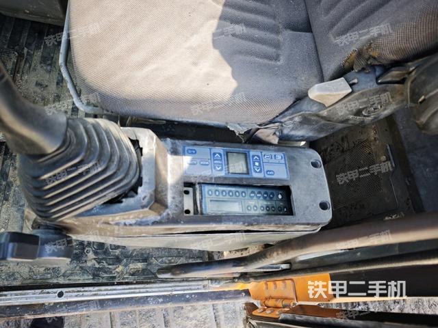 座椅右側(cè)控制臺/鑰匙門/油門/含右手柄（駕駛室部分）