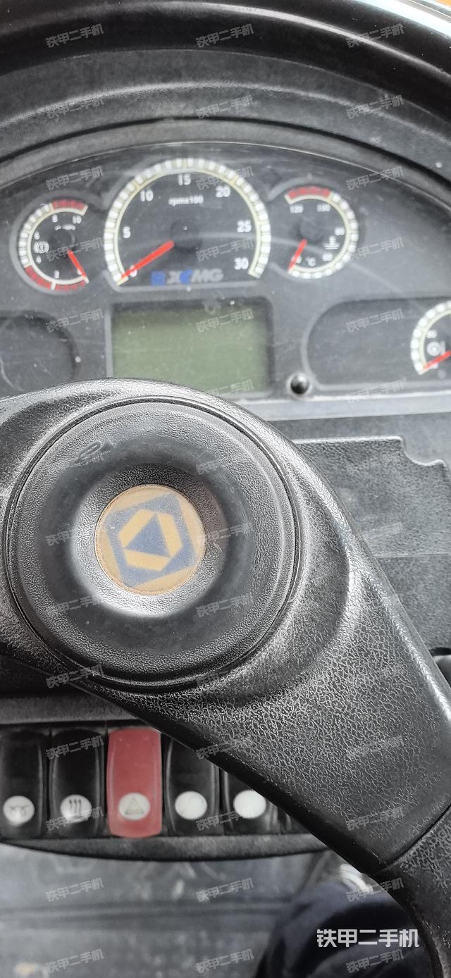 駕駛室操作臺(整機(jī)外觀及大件) 駕駛室操作臺(整機(jī)外觀及大件)