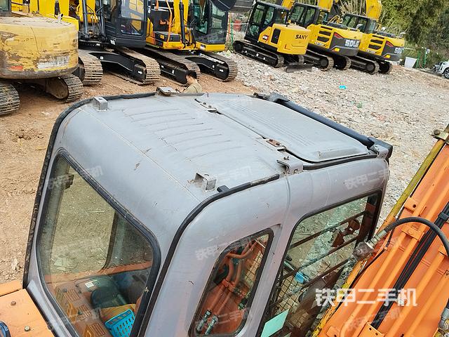 驾驶室顶部（整机外观）