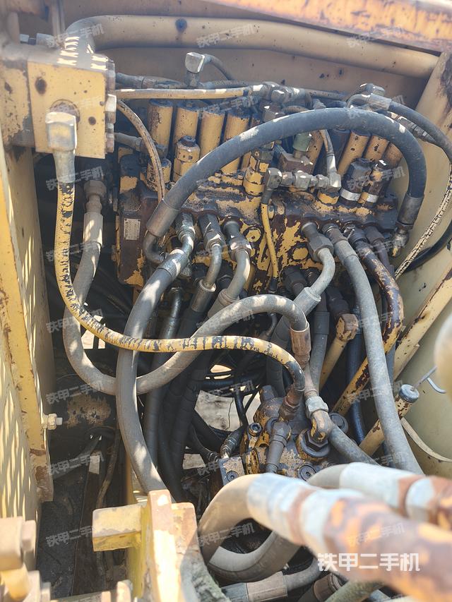 液壓泵艙室正面整體（整機(jī)外觀）