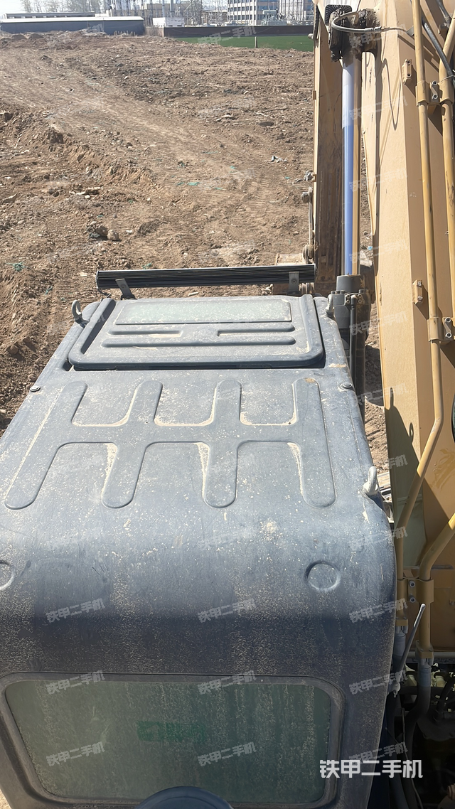 駕駛室頂部(整機外觀) 駕駛室頂部(整機外觀)