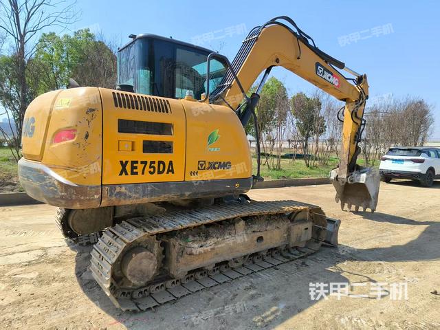 駕駛室頂部（整機外觀）