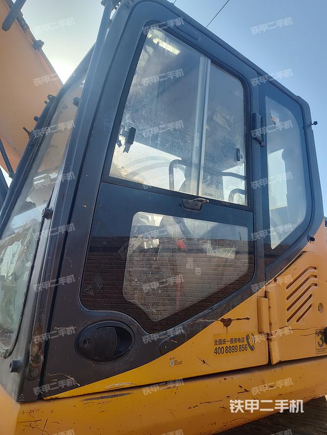 駕駛室整體(整機(jī)外觀) 駕駛室整體(整機(jī)外觀)