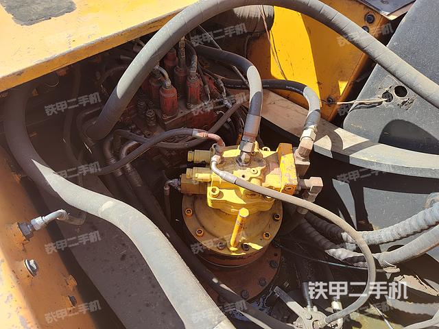 回转马达和主控阀（整机外观）