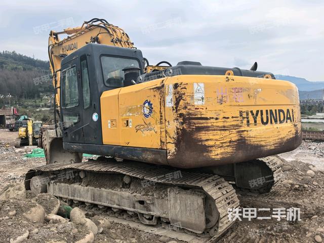 现代R225LC-7挖掘机的设备实拍-第3张实拍照片