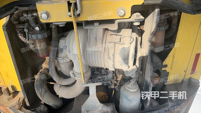 液壓泵艙室正面整體(整機(jī)外觀) 液壓泵艙室正面整體(整機(jī)外觀)