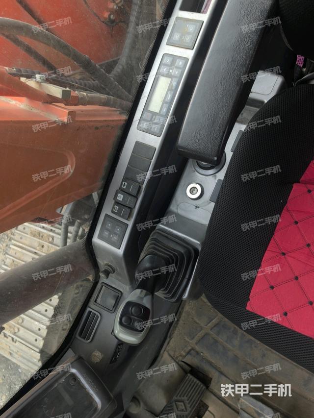 座椅右侧控制台/钥匙门/油门/含右手柄（驾驶室部分）