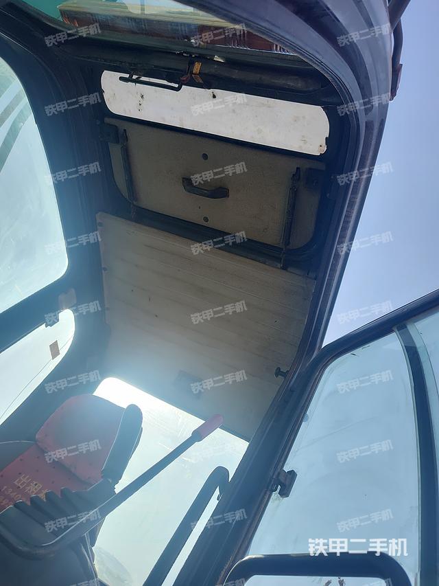 驾驶室顶部（整机外观）