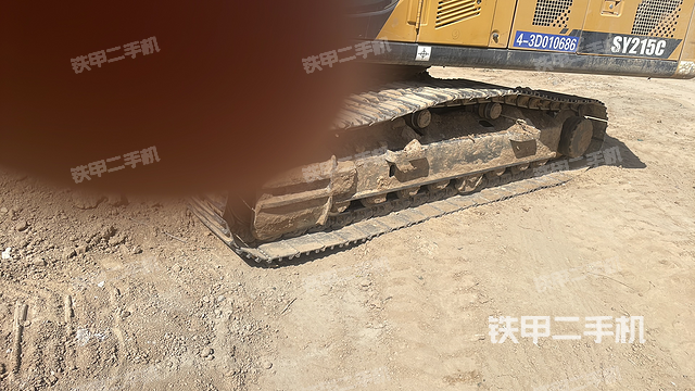 單側(cè)履帶整體(整機外觀) 單側(cè)履帶整體(整機外觀)