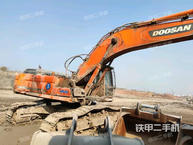 右前45(整機(jī)外觀) 右前45(整機(jī)外觀)
