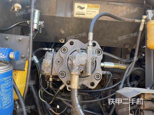 液壓泵艙室正面整體（整機(jī)外觀）