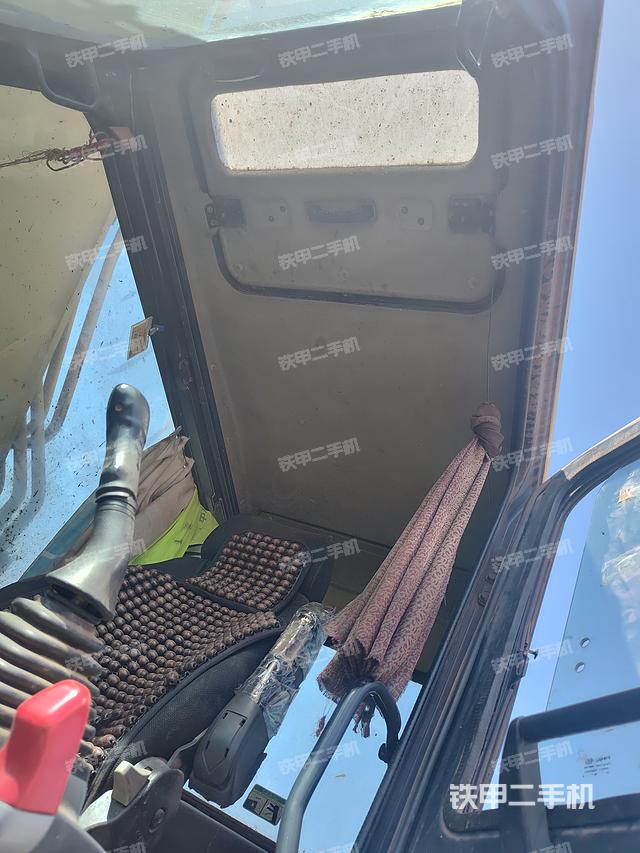 駕駛室頂部(整機外觀) 駕駛室頂部(整機外觀)