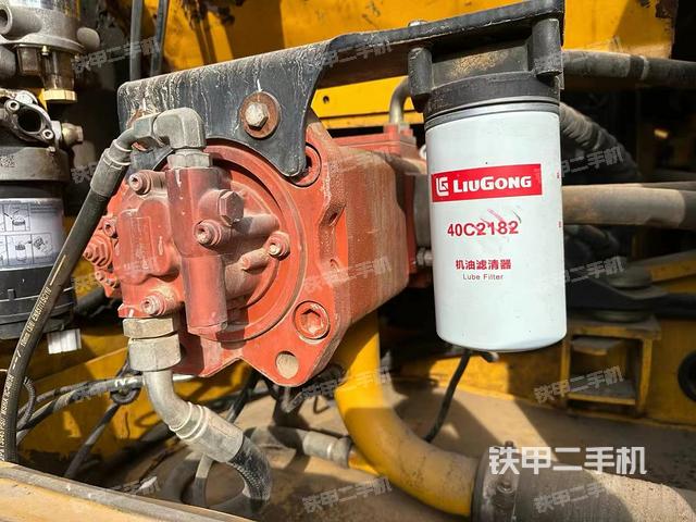 液壓泵艙室正面整體(整機(jī)外觀) 液壓泵艙室正面整體(整機(jī)外觀)