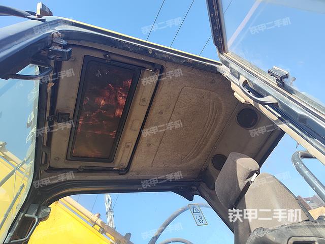 驾驶室顶部（整机外观）