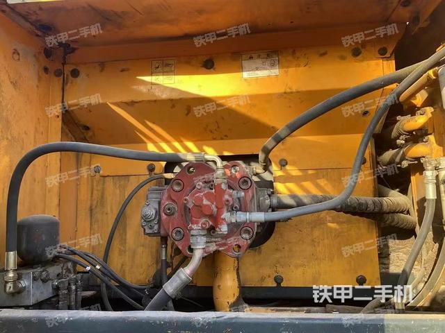 液壓泵艙室正面整體（整機(jī)外觀）