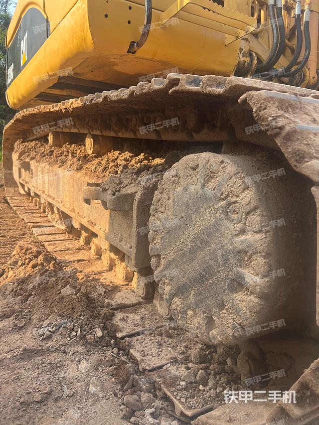 單側(cè)履帶整體(整機外觀) 單側(cè)履帶整體(整機外觀)