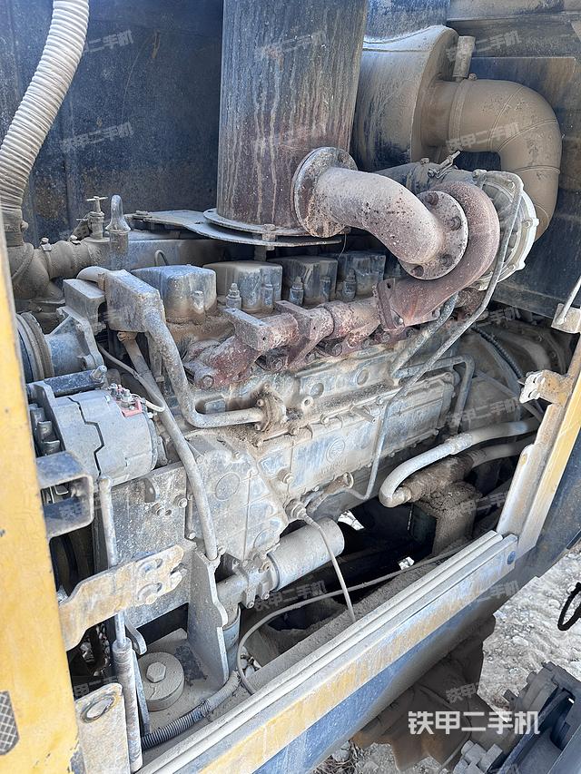 發(fā)動機右側(cè)（整機外觀及大件）