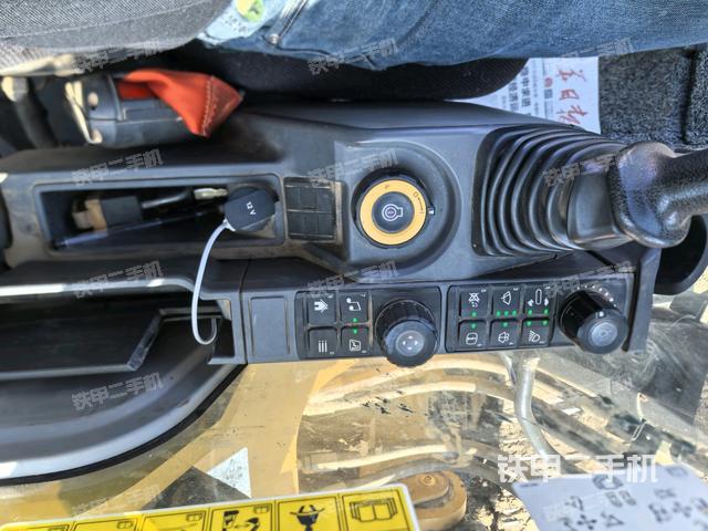 座椅右側(cè)控制臺/鑰匙門/油門/含右手柄（駕駛室部分）