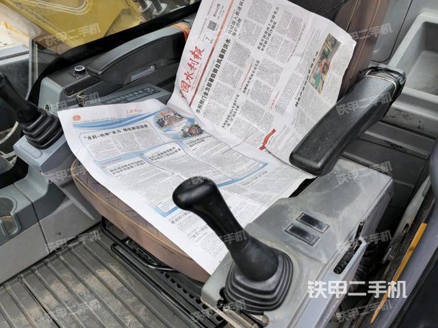 座椅右側(cè)控制臺(tái)/鑰匙門/油門/含右手柄(駕駛室部分) 座椅右側(cè)控制臺(tái)/鑰匙門/油門/含右手柄(駕駛室部分)