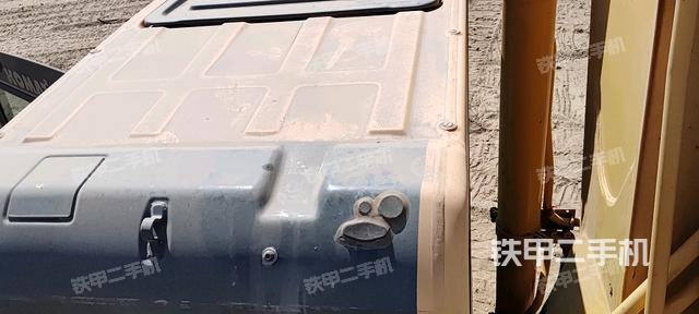 駕駛室頂部(整機外觀) 駕駛室頂部(整機外觀)