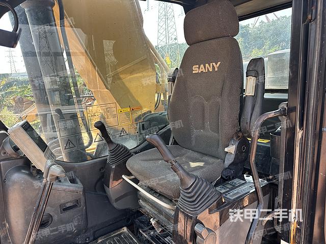 駕駛室整體（整機(jī)外觀）