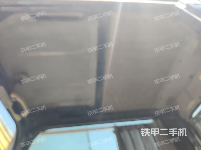 駕駛室頂部(整機(jī)外觀) 駕駛室頂部(整機(jī)外觀)