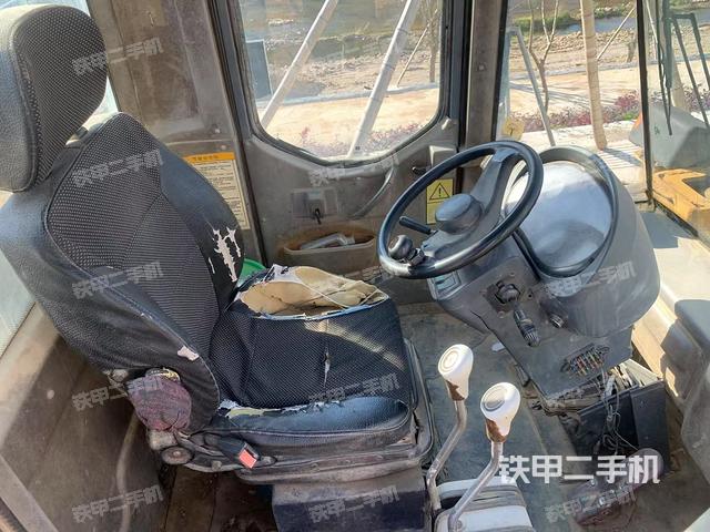 駕駛室工作臺(tái)（整機(jī)外觀及大件）