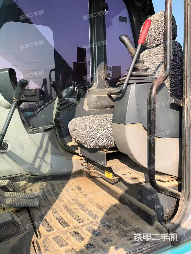 駕駛室整體（整機外觀）