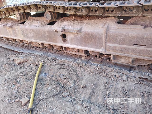 單側(cè)履帶整體(整機(jī)外觀) 單側(cè)履帶整體(整機(jī)外觀)