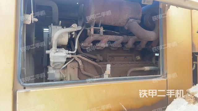 發(fā)動(dòng)機(jī)右側(cè)（整機(jī)外觀及大件）