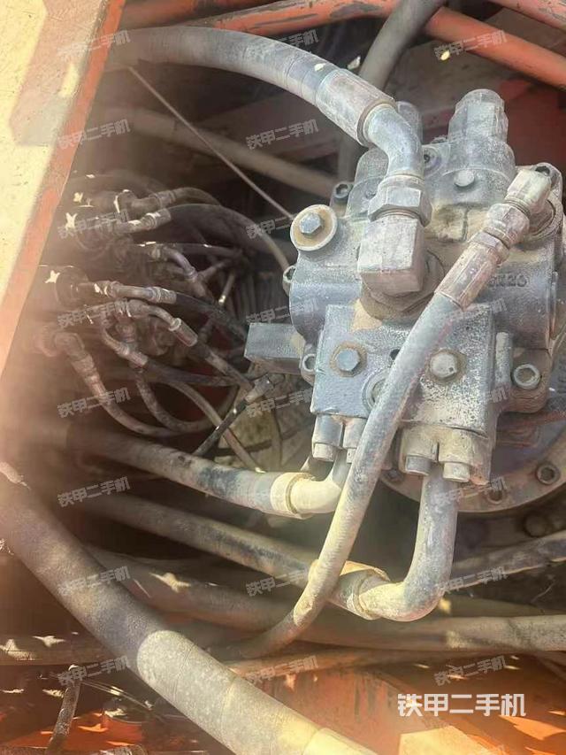 回轉(zhuǎn)馬達和主控閥（整機外觀）