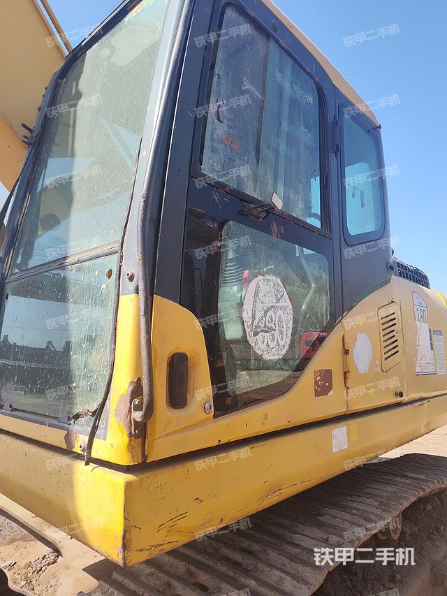 駕駛室整體(整機外觀) 駕駛室整體(整機外觀)