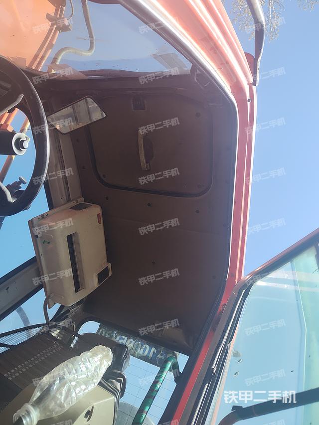 驾驶室顶部（整机外观）